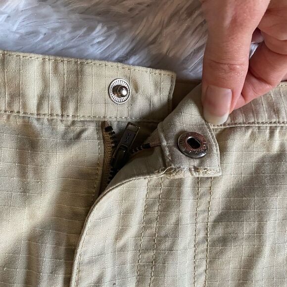 Tommy Hilfiger Shorts Size 2 - Picture 2 of 5